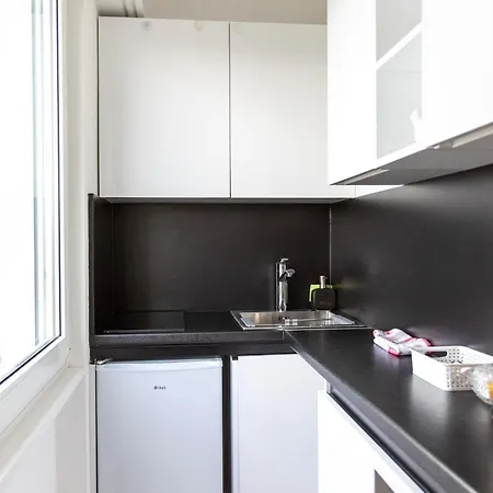 Moderne - 3 Frontieres - Aeroport De Bale - Parking * سا لووي